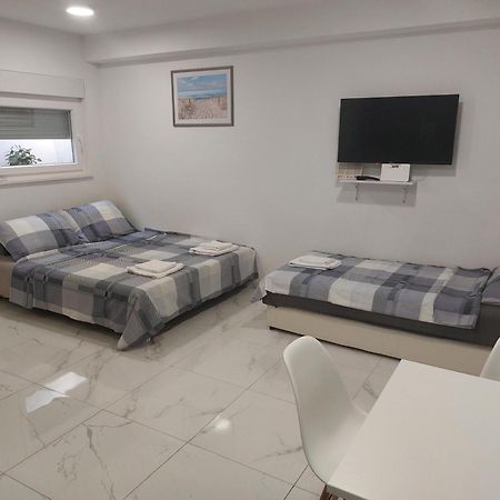 Apartmani Anastasia With Pool, Novalja Buitenkant foto