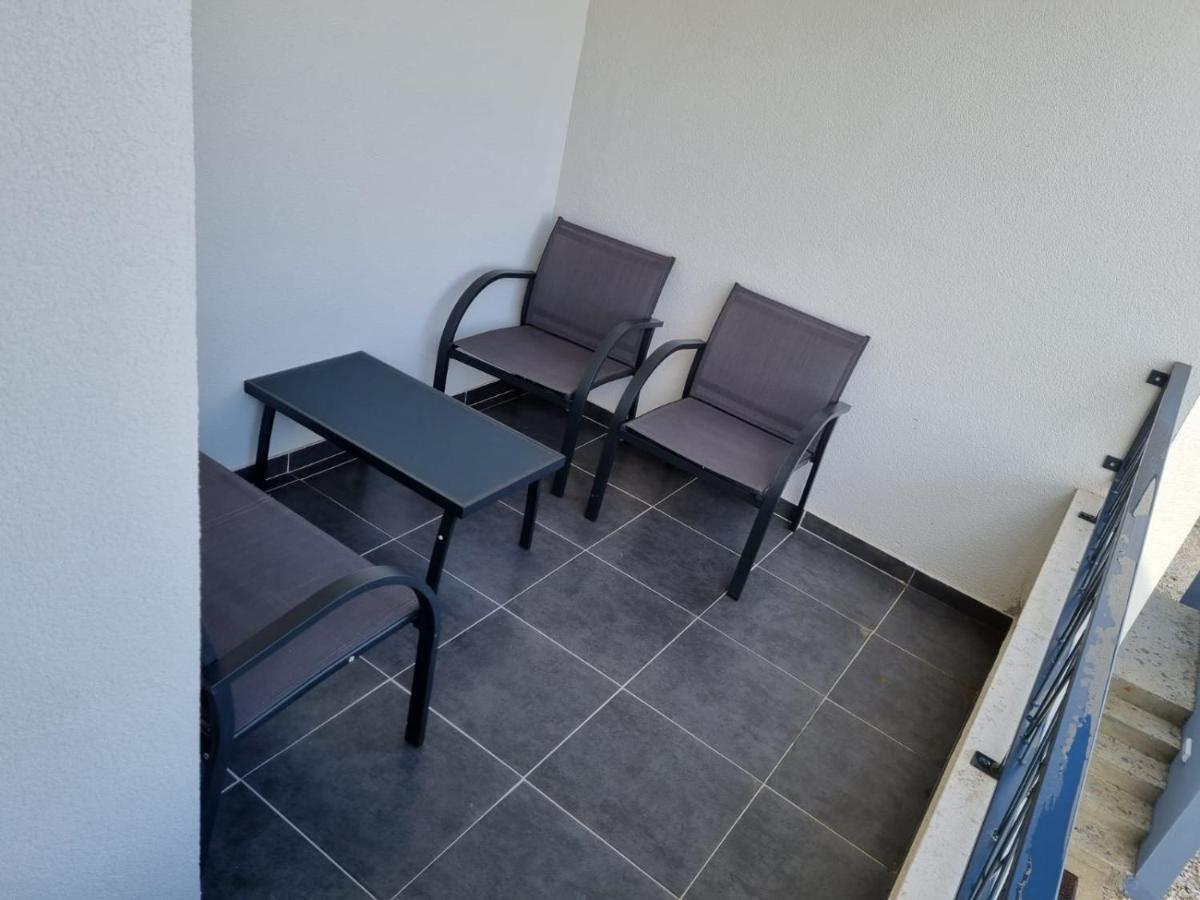 Apartmani Anastasia With Pool, Novalja Buitenkant foto
