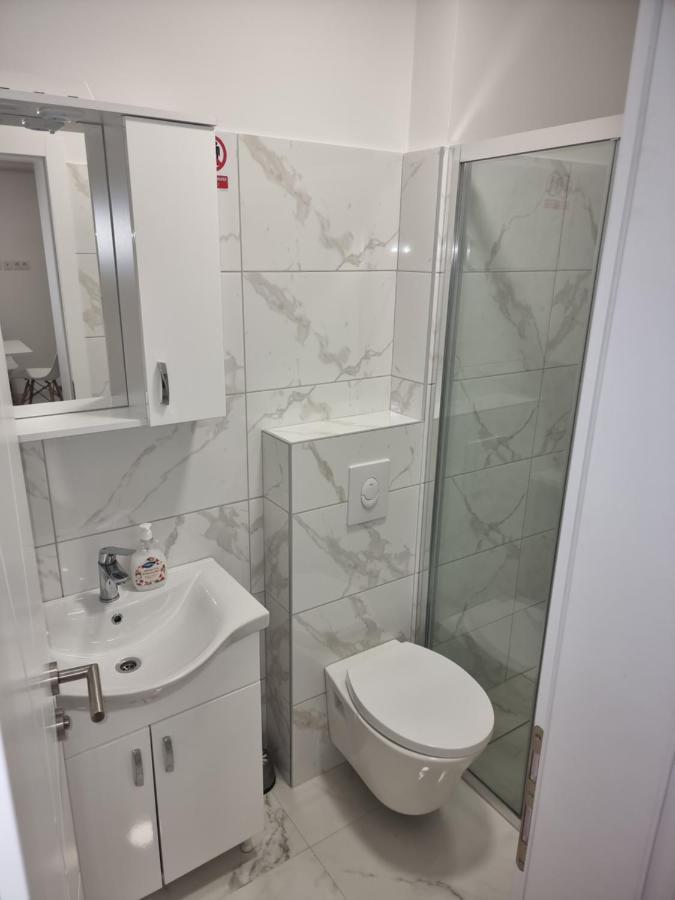 Apartmani Anastasia With Pool, Novalja Buitenkant foto