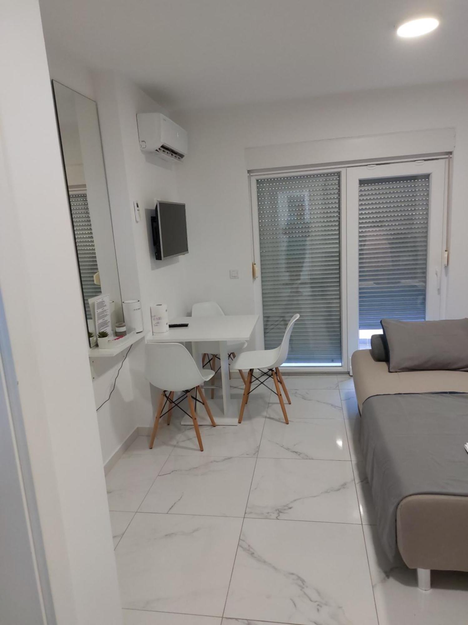 Apartmani Anastasia With Pool, Novalja Buitenkant foto