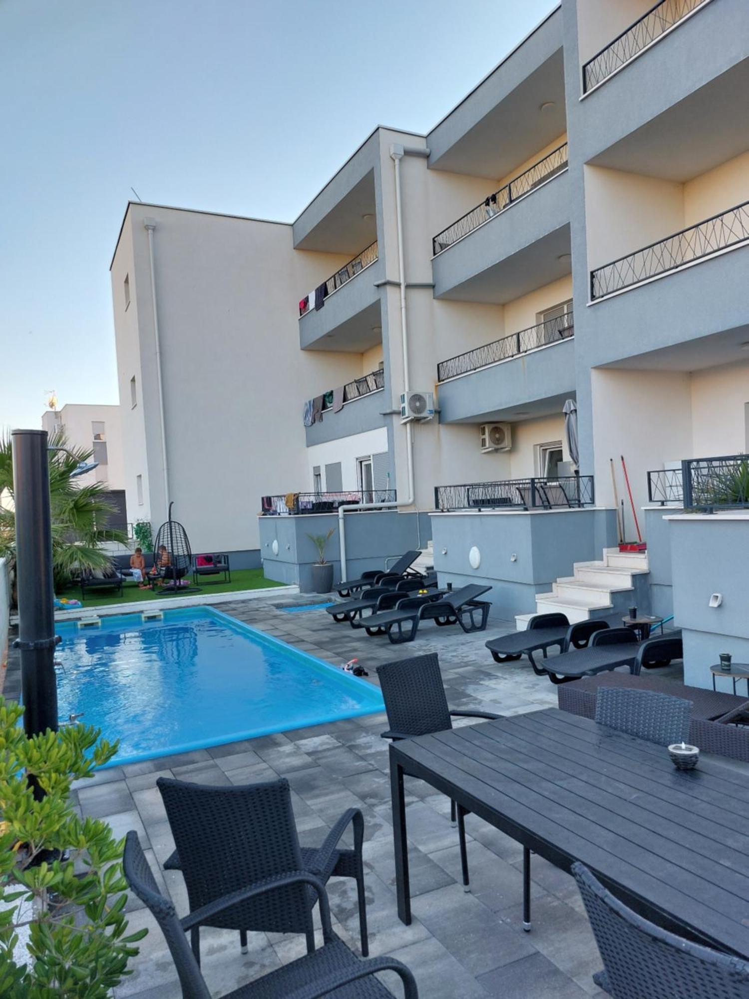 Apartmani Anastasia With Pool, Novalja Buitenkant foto
